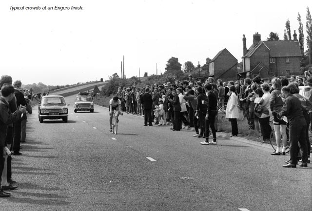 Crowd come to see Alf Engers finish