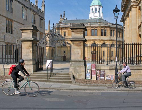 can i cycle on the pavement