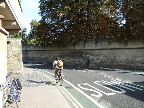 narrow-cycle-lane