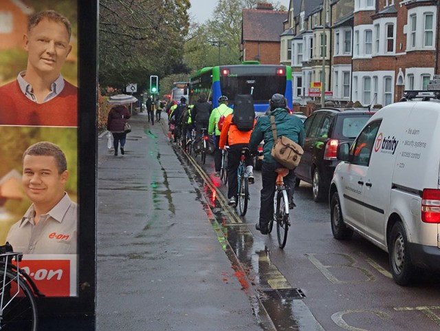 eon-advert-cyclists