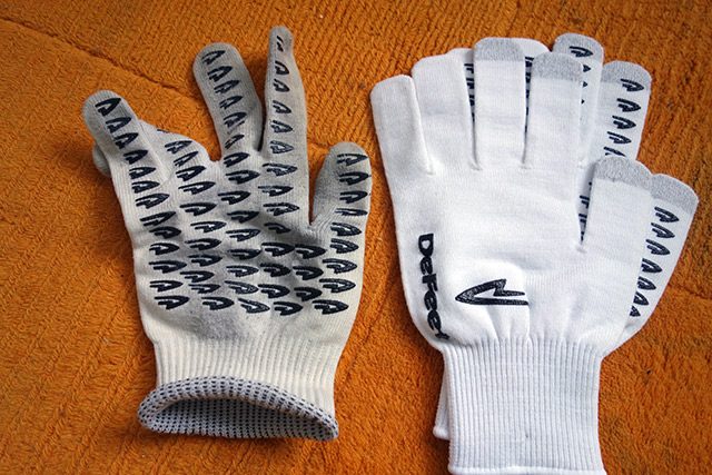 De feet hot sale gloves